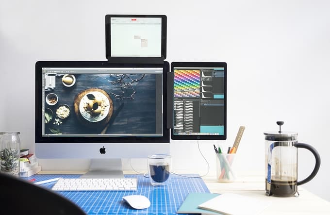 sync with a third-part app and use the extra screen for palettes
