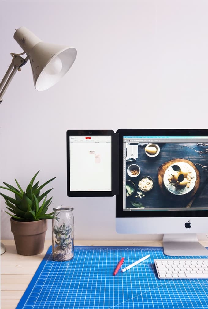 Pixo & iPad Air. Keep your iCal on sight.